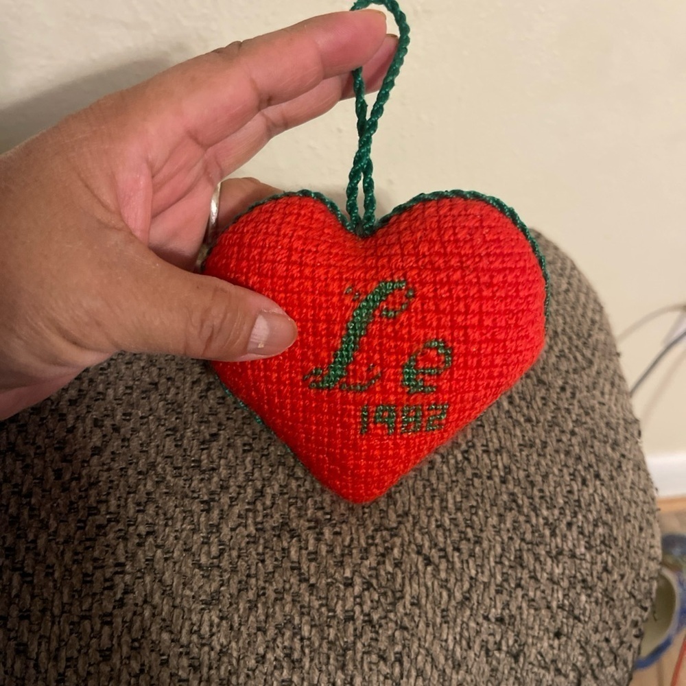 Vtg Needlepoint Heart christmas
Ornament Pillow Red Velvet Back